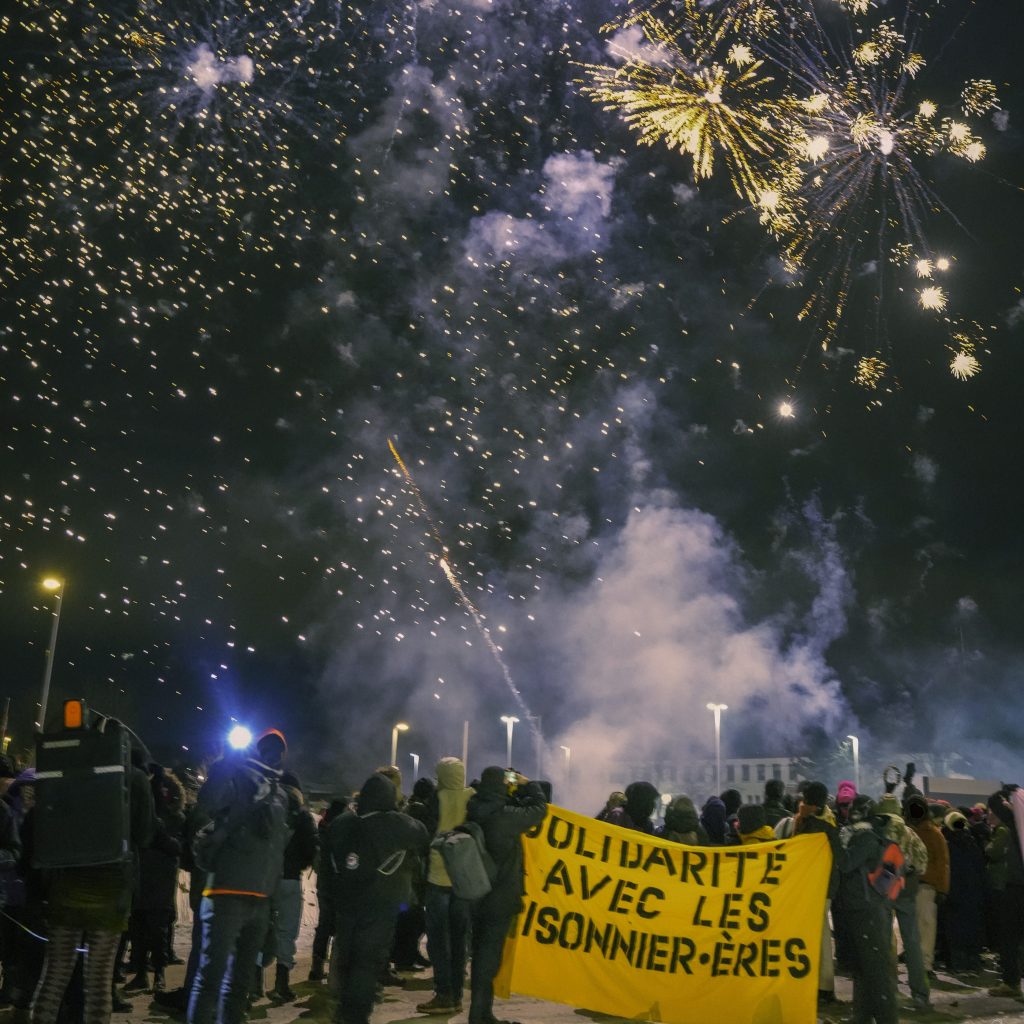 Manif de bruit contre les prisons