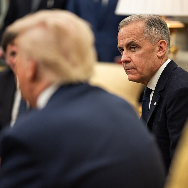 English: President Donald Trump meets with Canadian Prime Minister Mark Carney, Tuesday, May 6, 2025, in the Oval Office. (Official White House Photo by Daniel Torok)